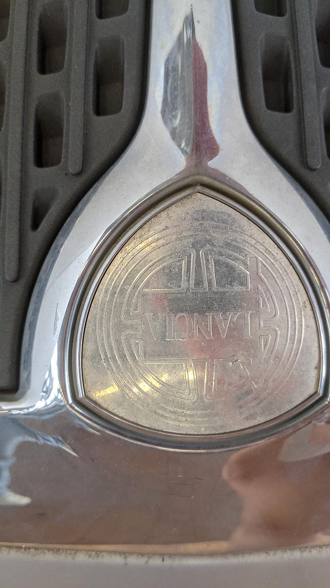 Lancia Ypsilon Motorhaube Haube Klappe Deckel vorn mit Grill silber