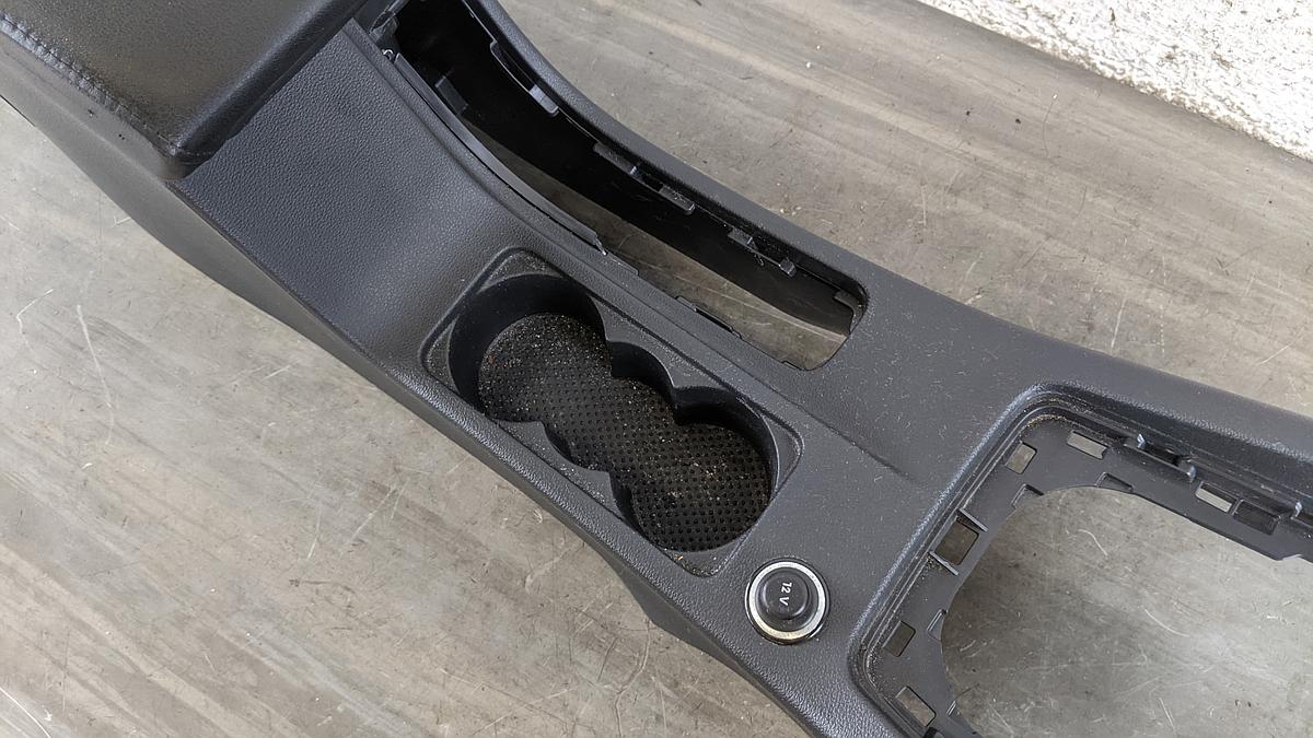 Skoda Octavia 5E Scout Armlehne vorn Tunnelverkleidung Mittelarmlehne