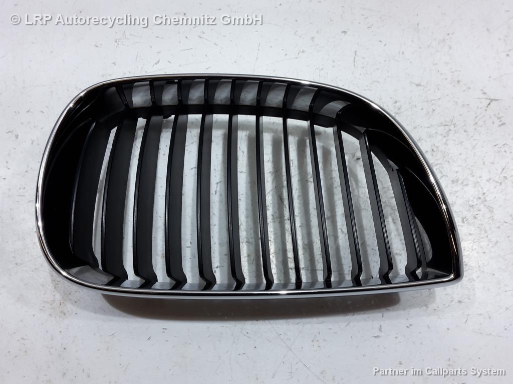 BMW 1-er E87 Bj.2010 5-TRG Mod.ab07 Frontgrill vorn rechts Niere vorn rechts Chromrahmen neuwertig