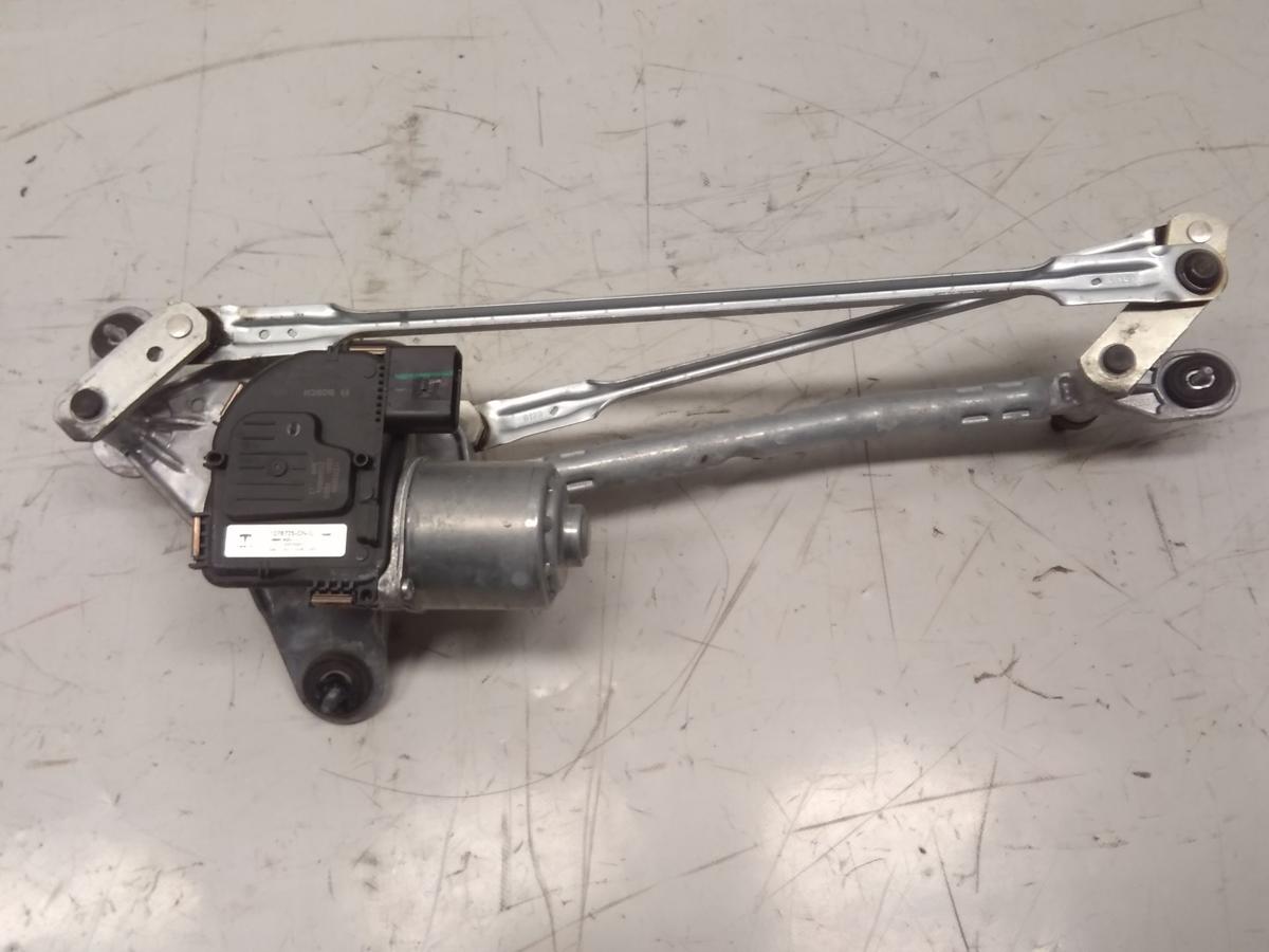 Tesla Model 3 original Wischermotor vorn 12 Volt mit Wischergest&auml;nge BJ2019