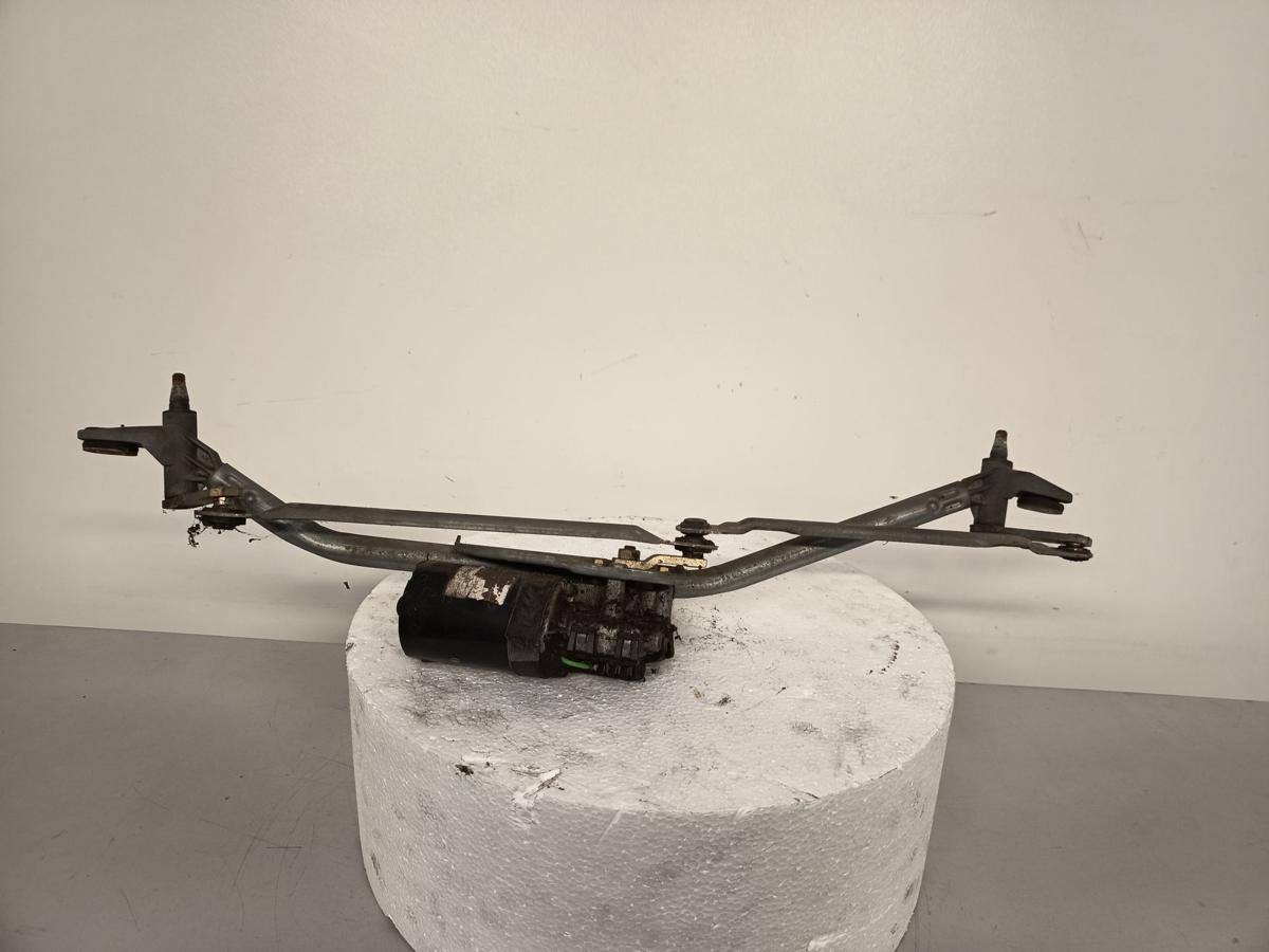 Audi A4 B5 Avant orig Wischermotor 0390241132 mit Gestänge Bj 1998