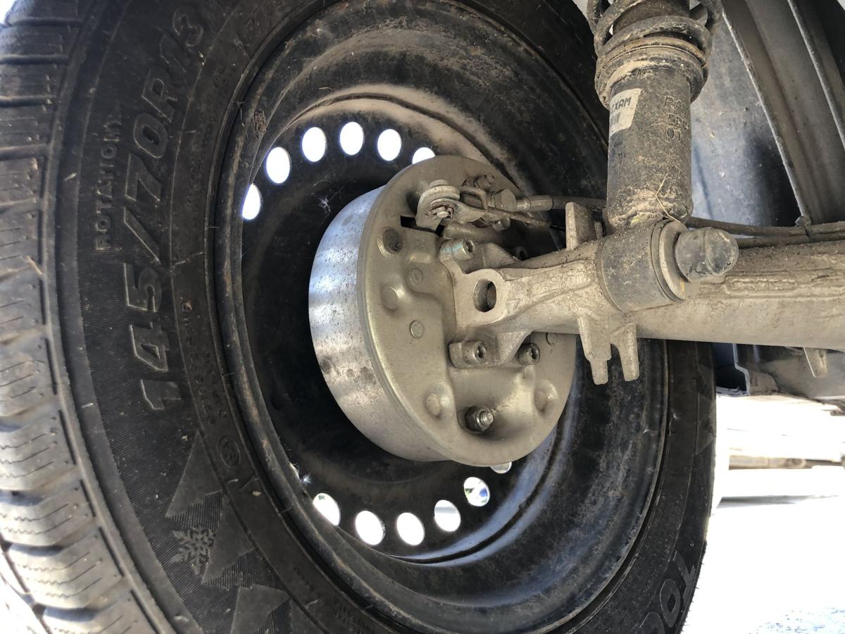 Aixam Minauto Access Modell 21 Achsschenkel hinten links Achse Trommelbremse