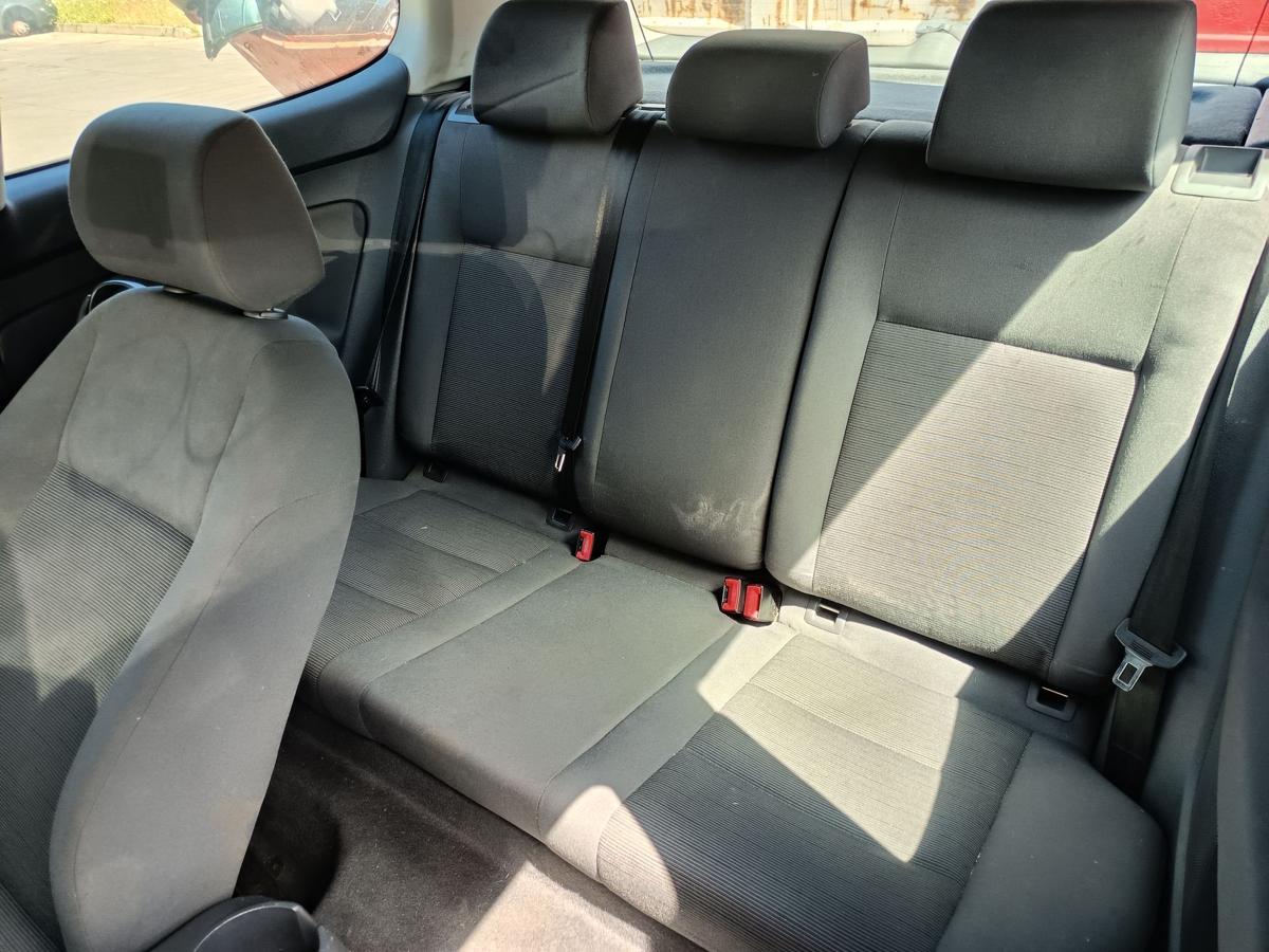 VW Golf V 3t&uuml;rer original R&uuml;cksitzbank Stoff anthrazit Bj 2003