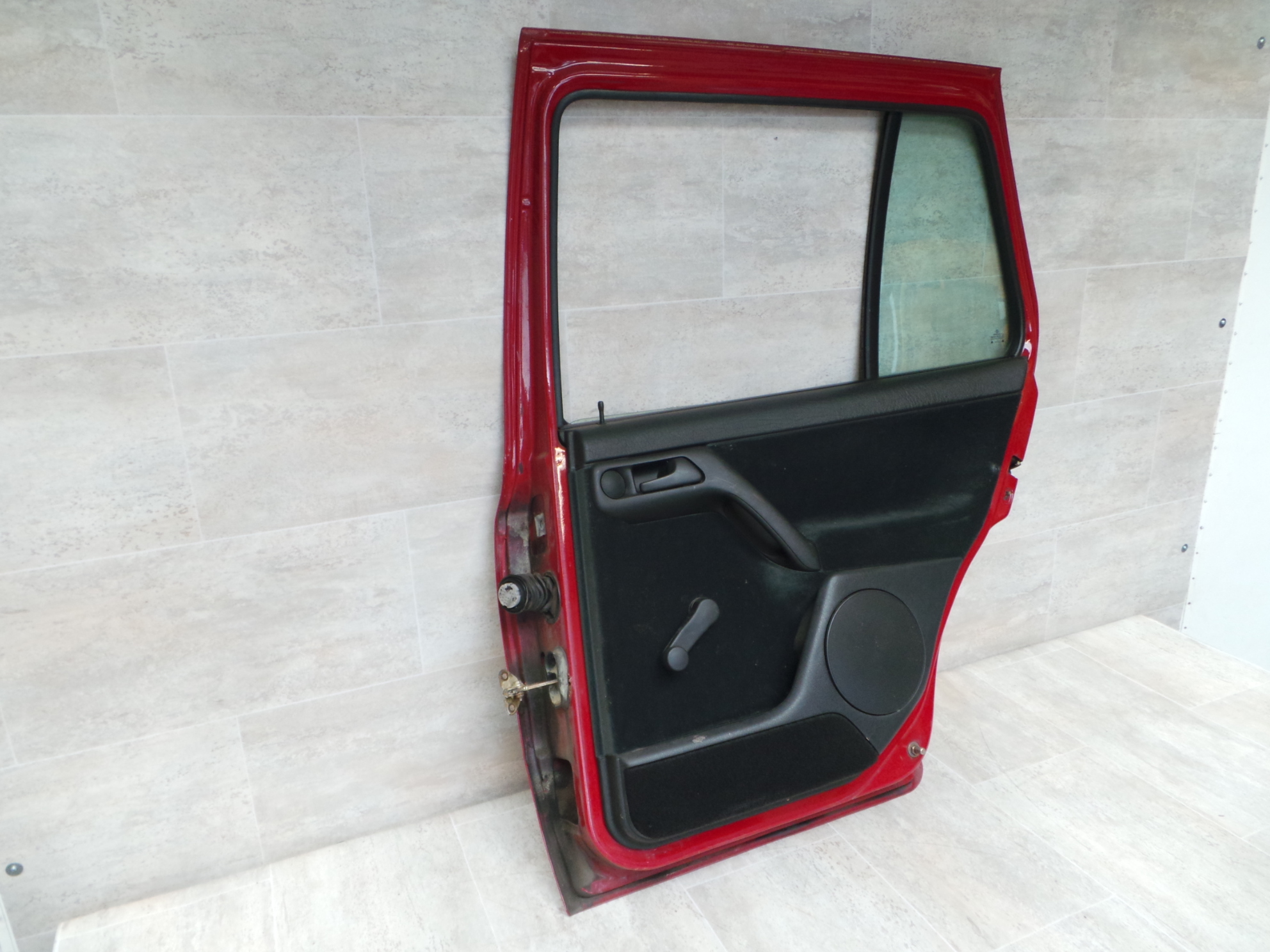 VW Vento BJ 1995 Tür hinten rechts Rot LA3G