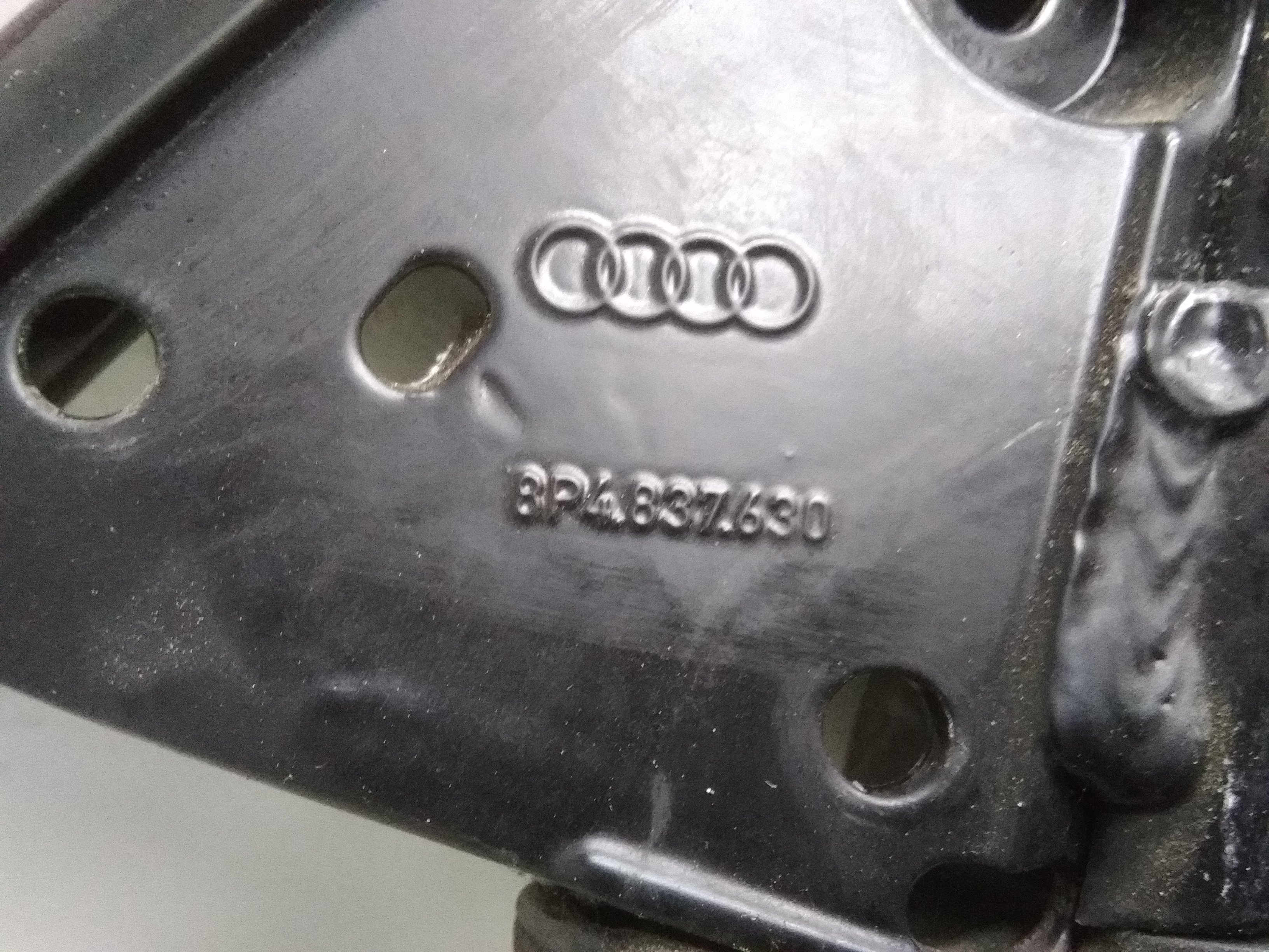 Audi A3 8P Türoberbau Tür rechts vorn mit Fensterhebermechanik original BJ2007 5türig Sportback