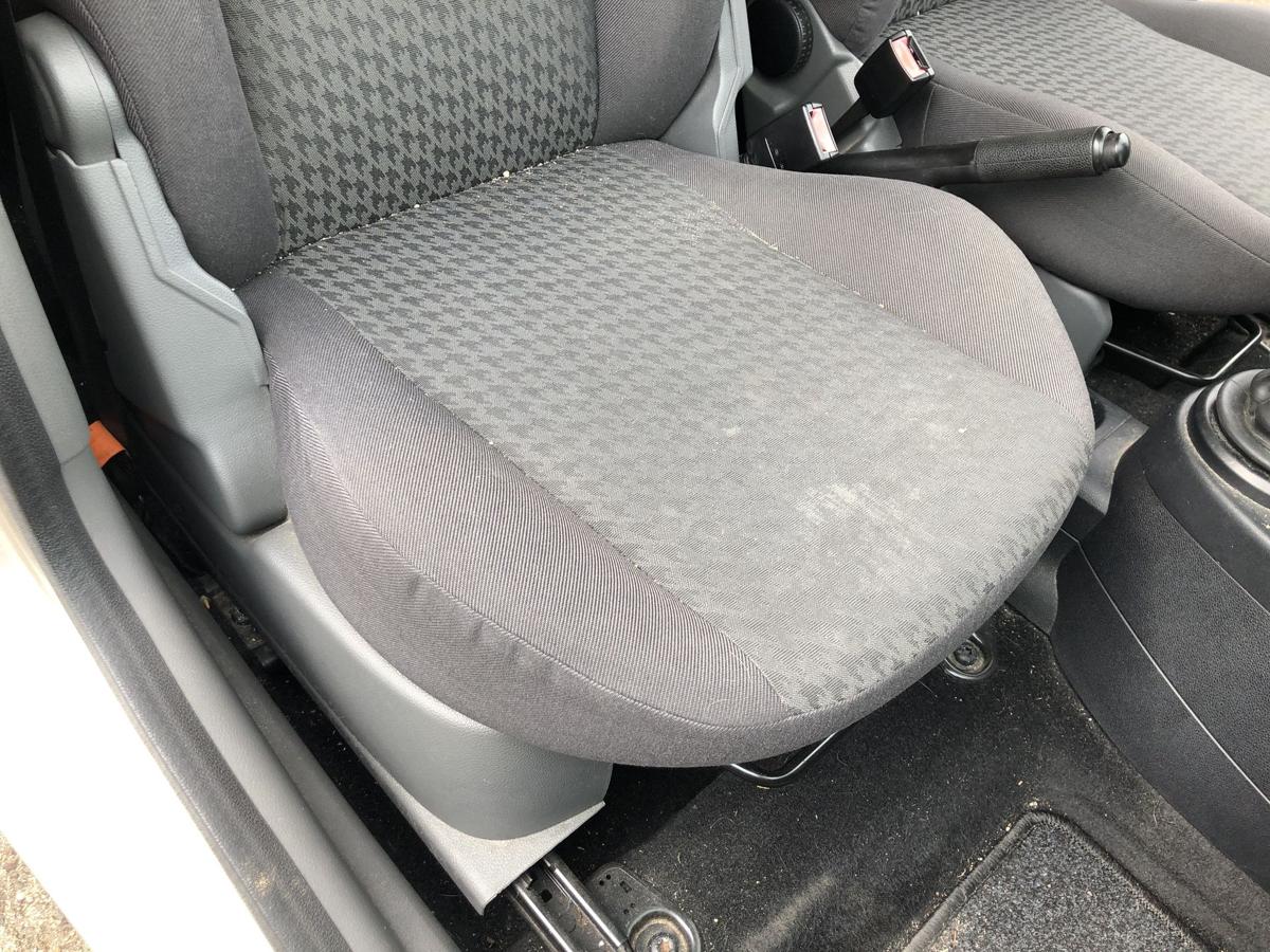Ford Fusion JU2 Sitz vorn rechts Fahrersitz Stoff Autositz