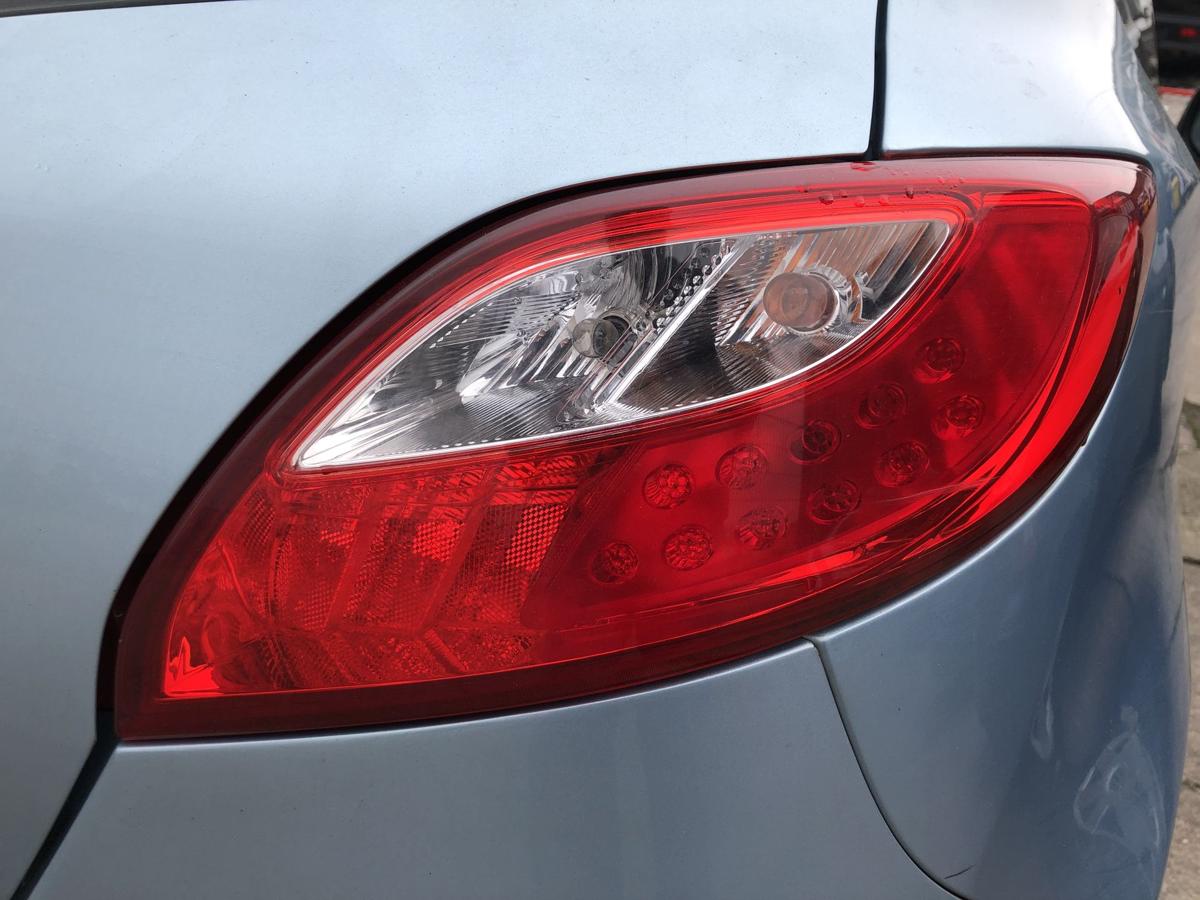 Rückleuchte Rücklicht rechts 3 türer Heckleuchte Schlusslicht Mazda 2 DE