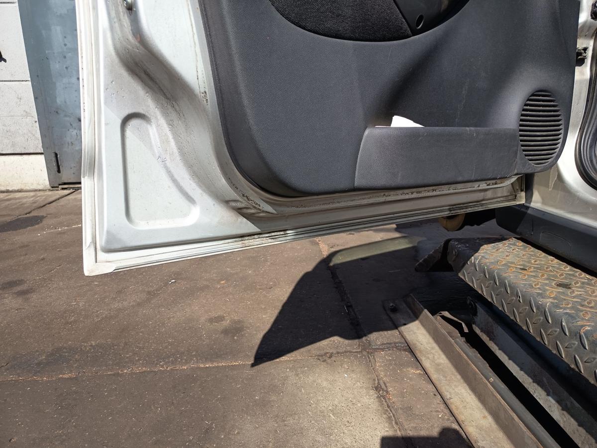 Opel Corsa C original T&uuml;r vorn links Fahrer Z157 Starsilber Bj 2005