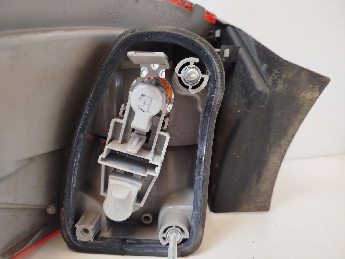 Ford Mondeo BA7 Kombi R&uuml;ckleuchte Schlussleuchte R&uuml;cklicht aussen rechts bis 10