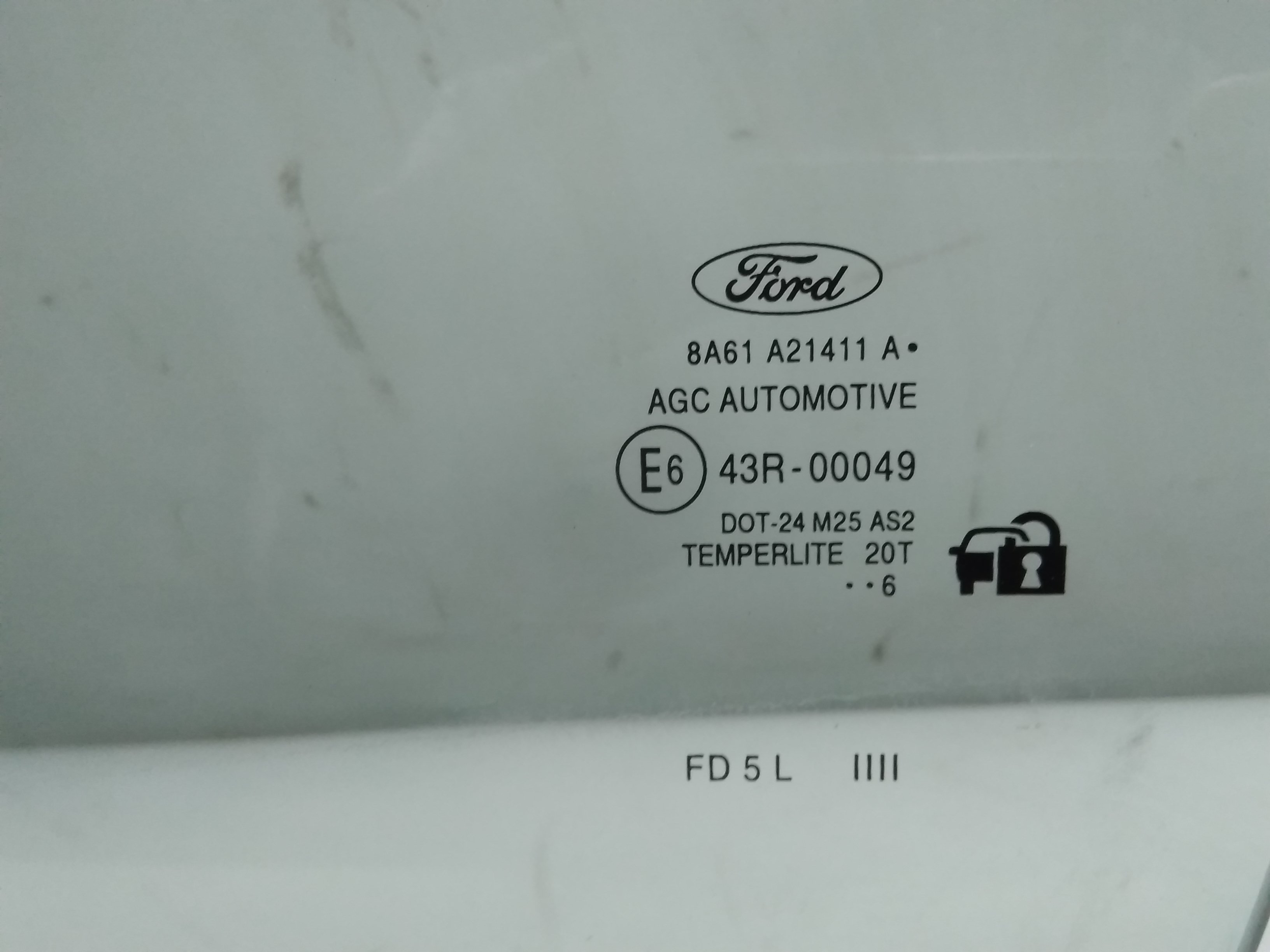 Ford Fiesta JA8 2013-2017 Türscheibe vorn links 5-türig grüncol.