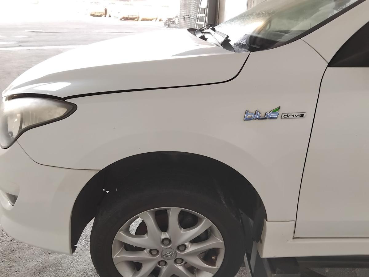 Hyundai i30 CW Kombi FD orig. Kotflügel vorn links weiss 7F BJ2010 ohne Blinker