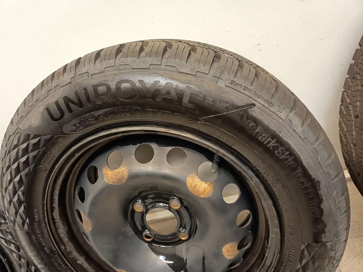 Renault Megane II Satz Stahlfelgen 6,5x15 ET45 mit Allwetterreifen UniRoyal Bj04