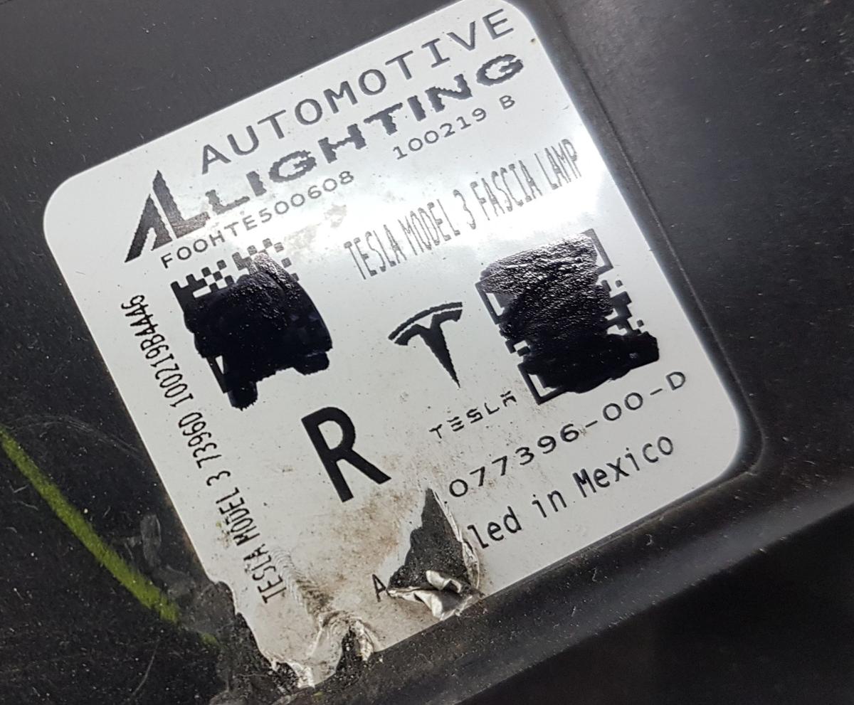 Tesla Model 3 Nebelscheinwerfer rechts Bj2019 1077396-00-D