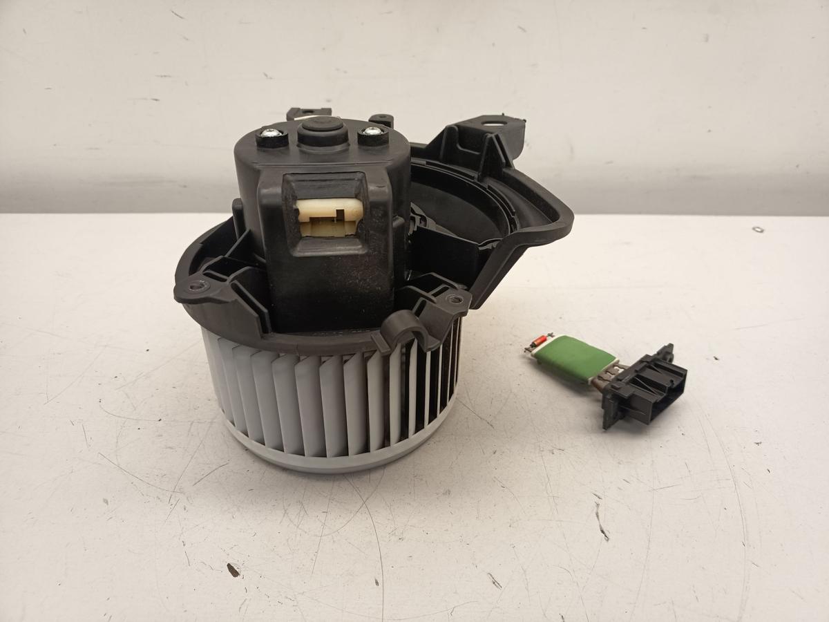 Opel Corsa D original Gebl&auml;semotor mit Widerstand Baujahr 2007