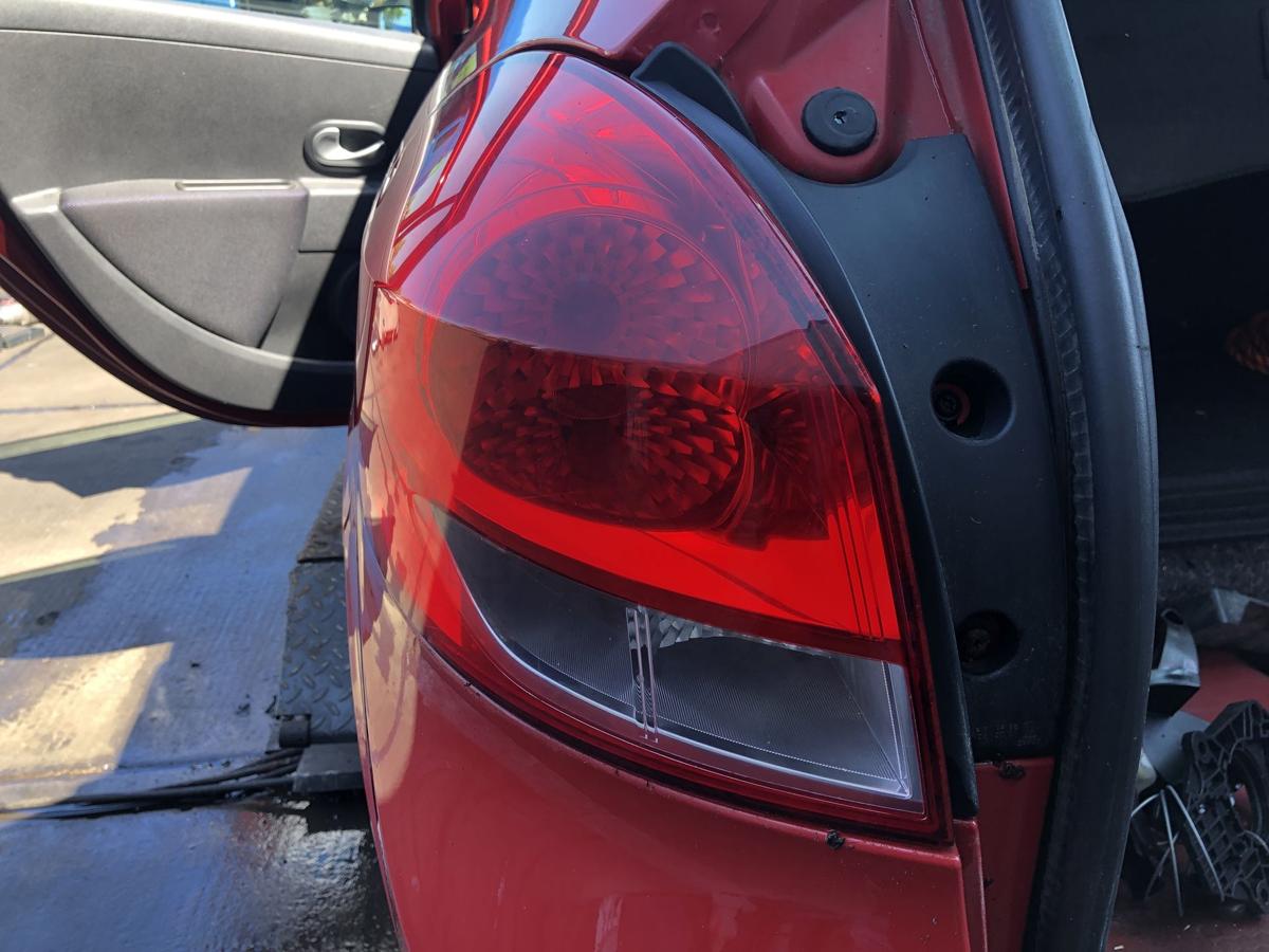 Renault Clio III Grandtour original Rückleuchte links Heck/Schluss/Licht Bj 2008