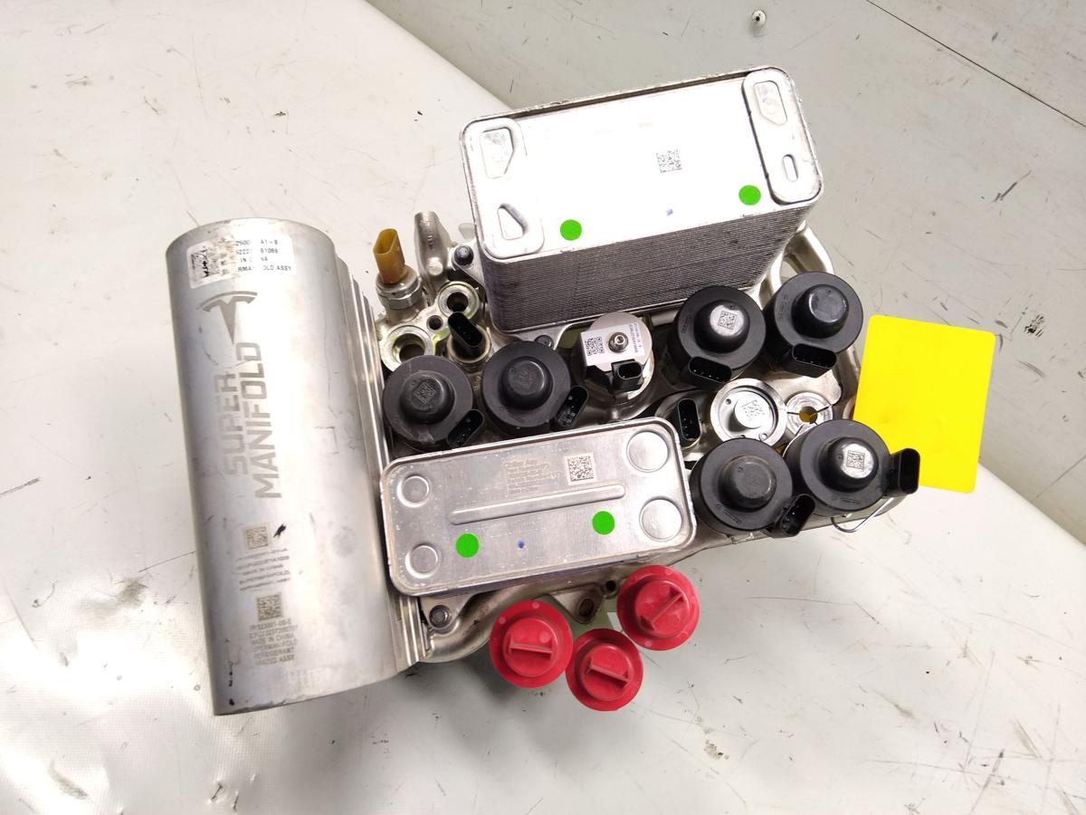 Tesla Model Y RWD original Wärmtauscher Super Manifold 11625000-A1-B Bj.2023