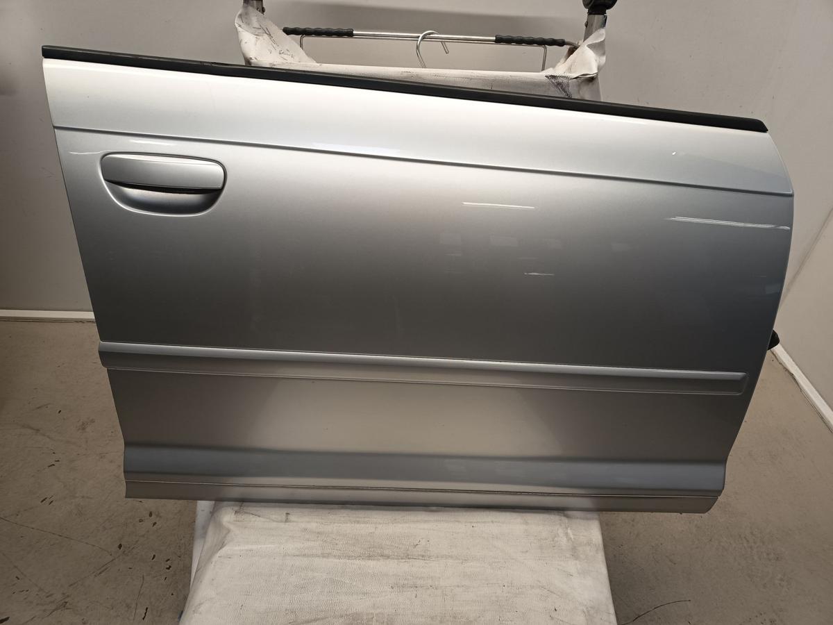 Audi A3 8P vor Facelift 5-TRG original Tür vorn rechts LY7W Lichtsilber Bj 2006