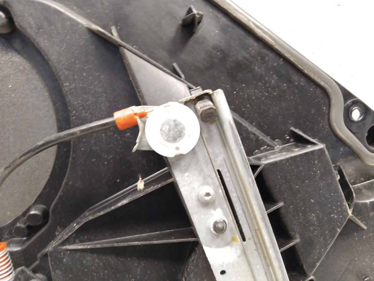 Ford Fiesta JA8 original Fensterheber hinten rechts manuell Grundplatte BJ2009