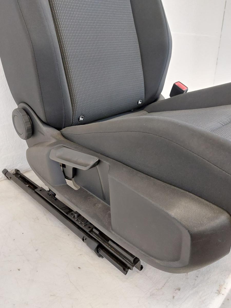 VW Golf 8 VIII CD Kombi Sitz vorn rechts Beifahrersitz Stoff heizbar Stoffsitz