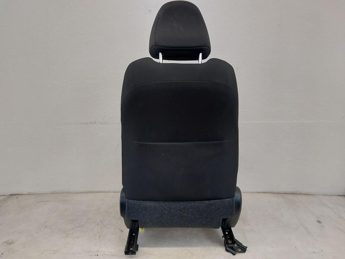 Toyota Yaris XP13 Sitz vorn rechts Beifahrersitz Stoff nur f&uuml;r 5 t&uuml;rer Autositz