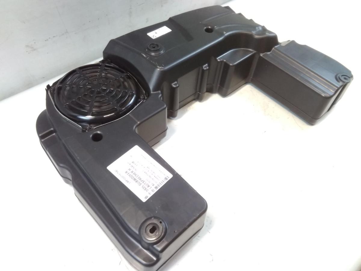 Audi A1 8X original Subwoofer mit Geh&auml;use 8X0035412 BJ2010