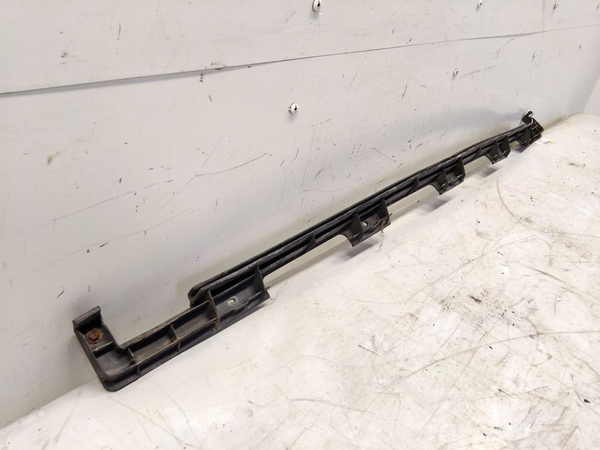 VW Fox 5Z original F&uuml;hrung Halter Sto&szlig;f&auml;nger Sto&szlig;stange hinten mitte Bj.2005