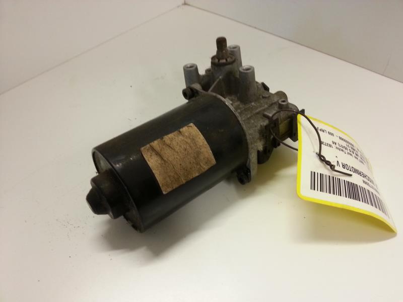 Audi A6 4B Baujahr 1997 Wischermotor vorn 4B1955113 BOSCH 0390241140