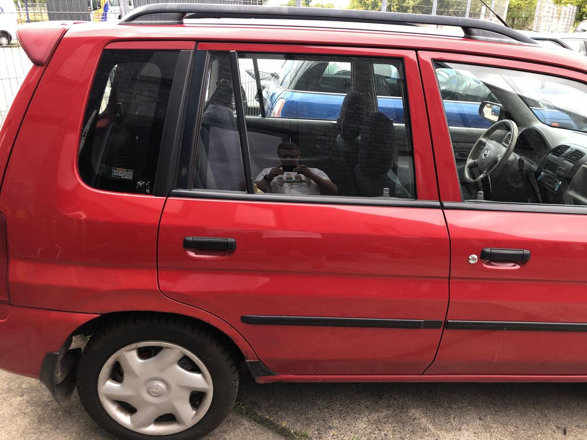 Mazda Demio DW T&uuml;r hinten rechts Fondt&uuml;r im Rohbau rot Autot&uuml;r