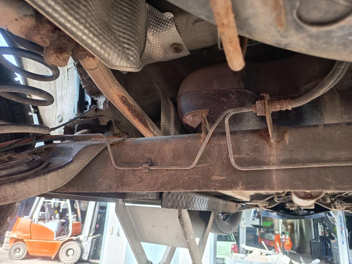 Dacia Duster 1 original Hinterachse Tr&auml;ger trommelgebremst 137Tkm Bj 2012