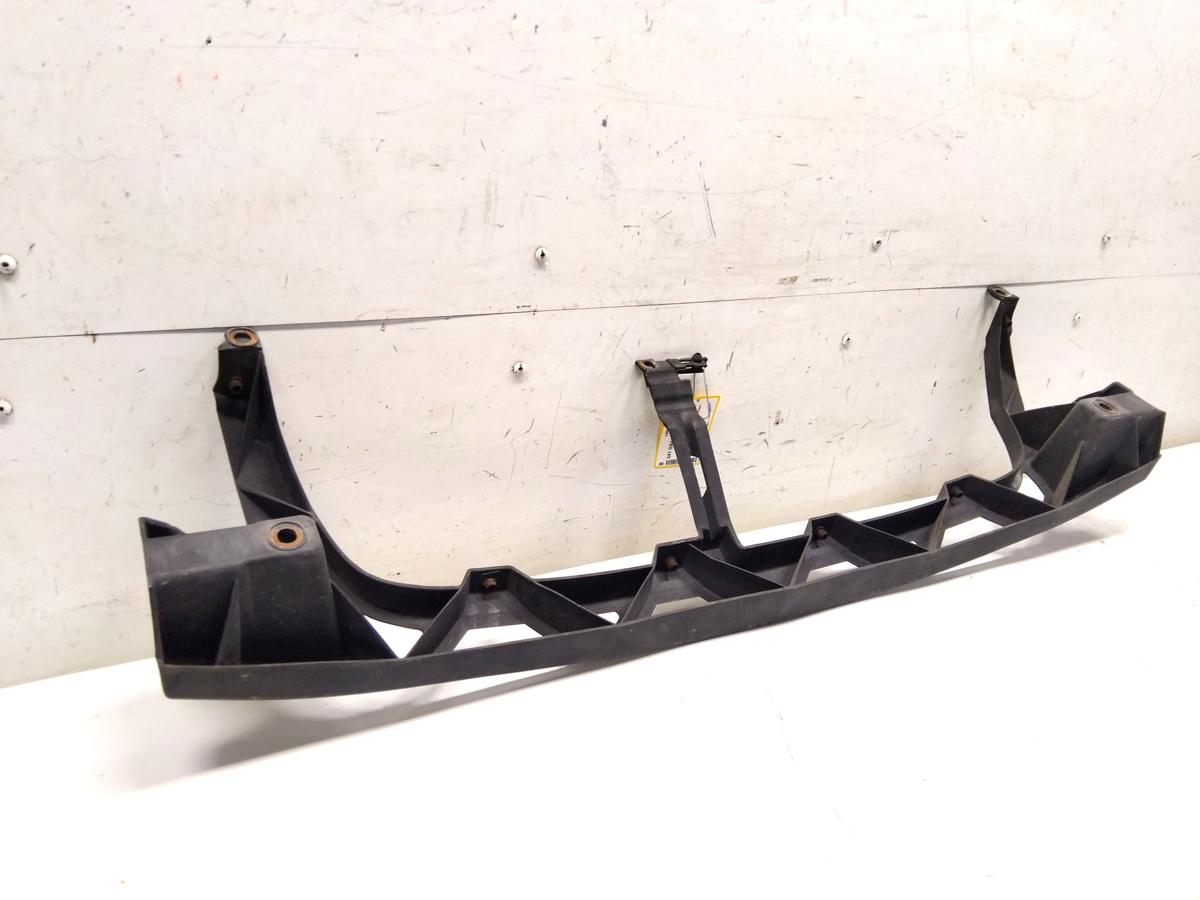 VW Passat 3BG original Grilltr&auml;ger St&uuml;tzteil Sto&szlig;f&auml;nger vorn oben Bj.2001