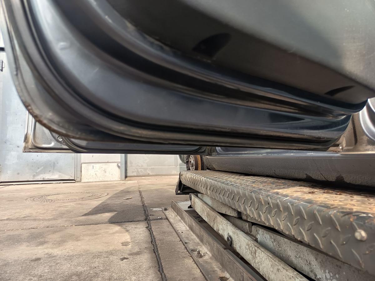 VW Touran 1T original T&uuml;r hinten links Fond Rohbau D7X Platingrau Bj 2006