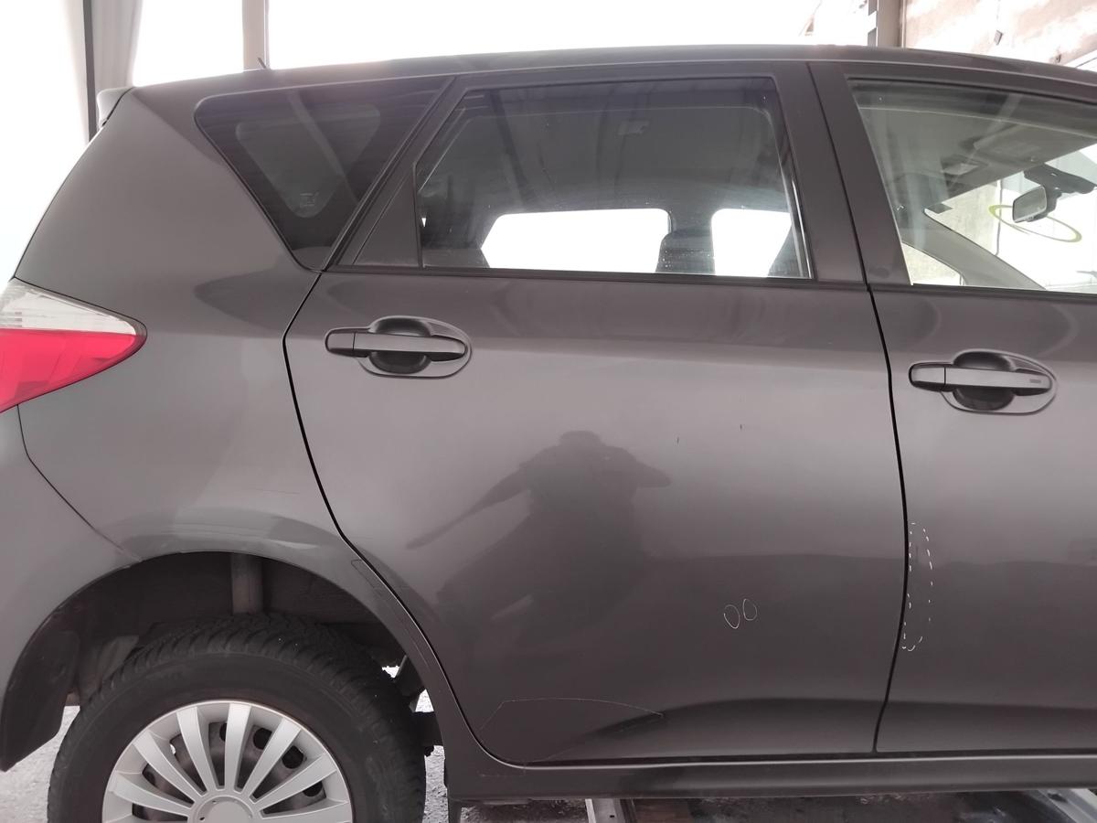 Toyota Verso-S T&uuml;r hinten rechts 1G3 magneticgrey BJ2013