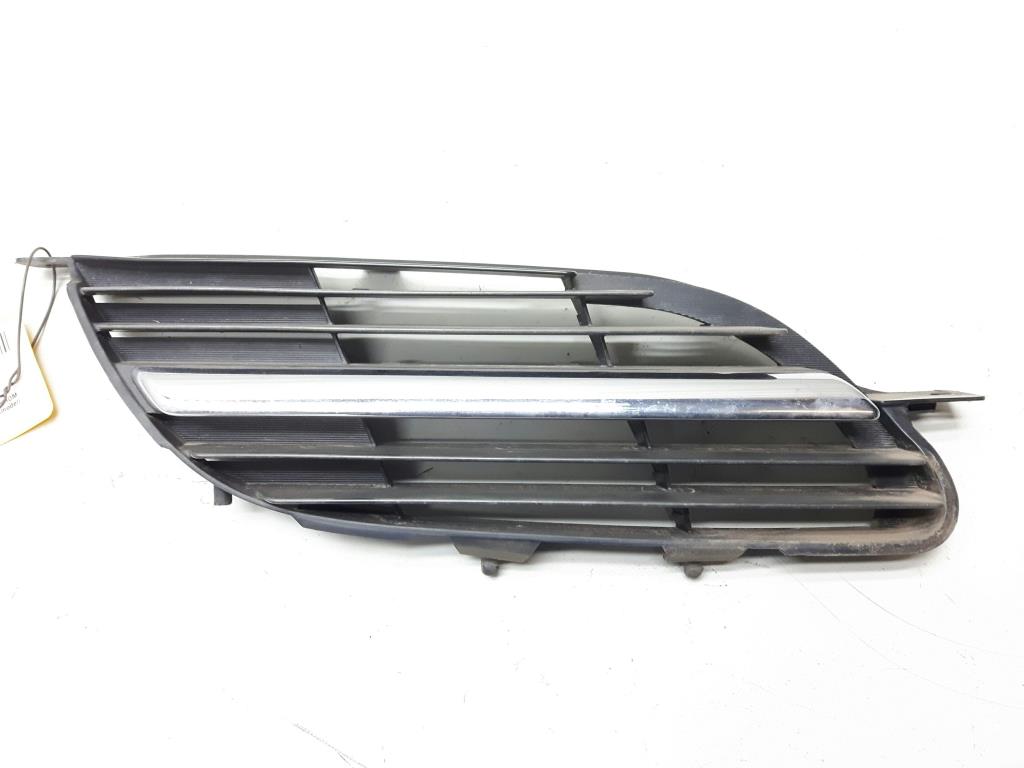 Nissan Almera Tino Baujahr 2004 original Kühlergrill rechts Chrom 62330BU100