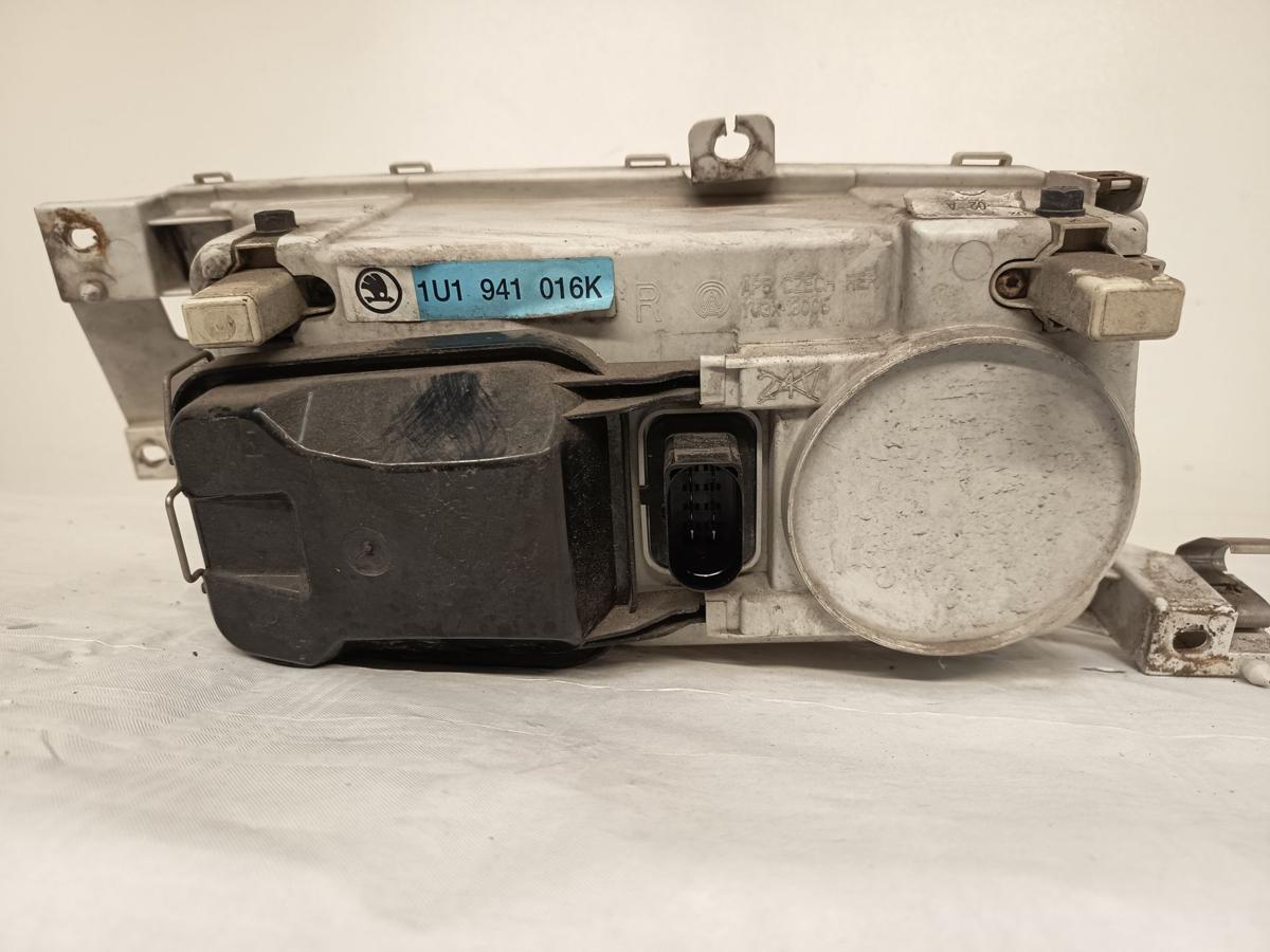 Skoda Octavia 1U Facelift original Scheinwerfer vorn rechts Halogen Bj 2006