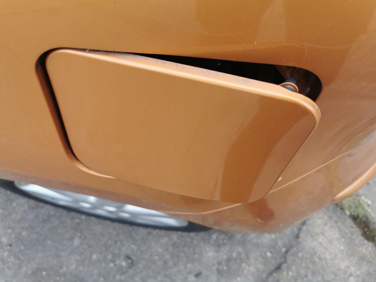 Nissan Micra K13 Tankklappe Tankdeckel Tankverschluss A55 Orange Perl