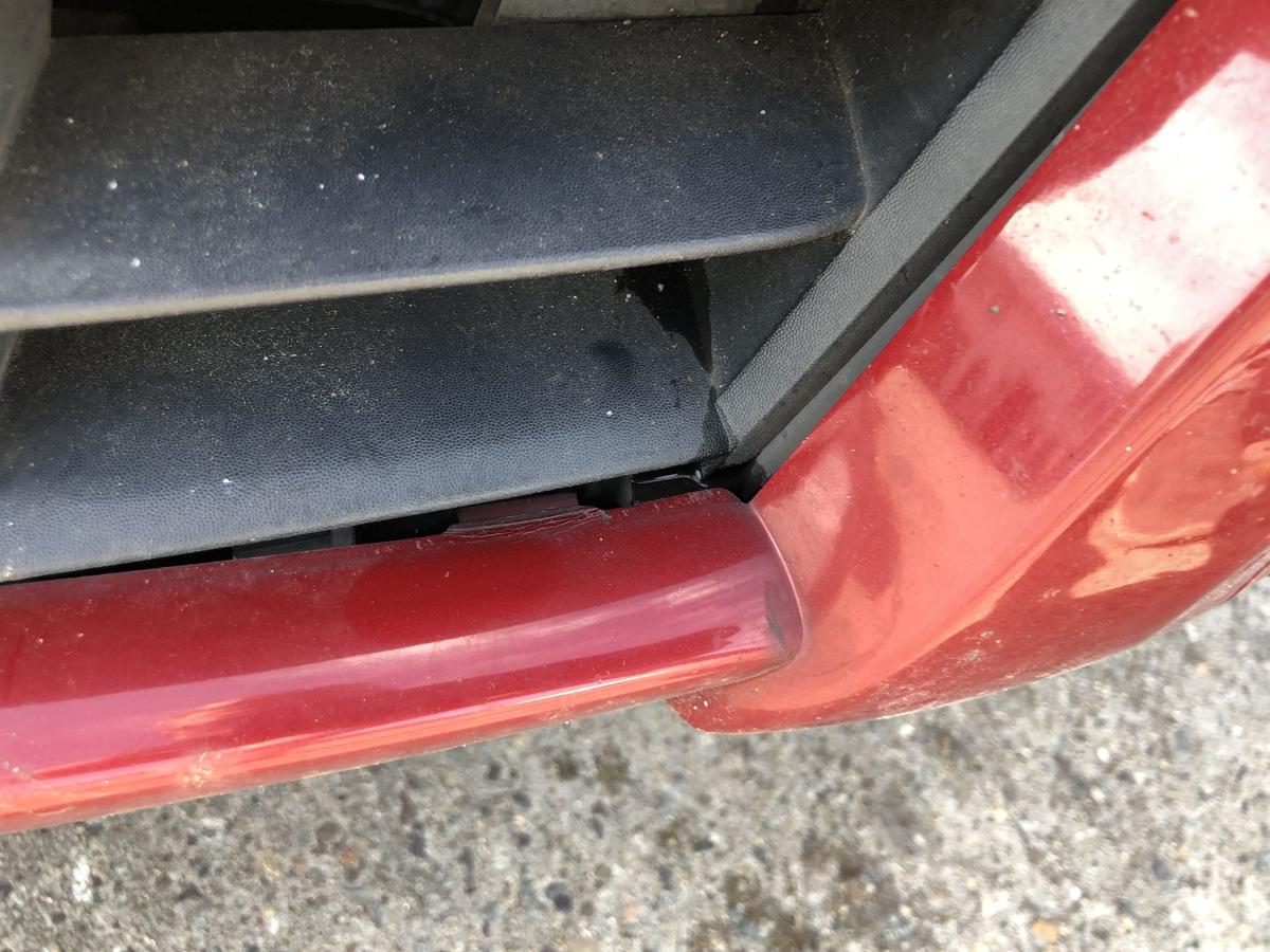 Renault Clio 3 III Grandtour Sto&szlig;f&auml;nger vorn Frontsch&uuml;rze Nebel ab 2009 NNJ rot