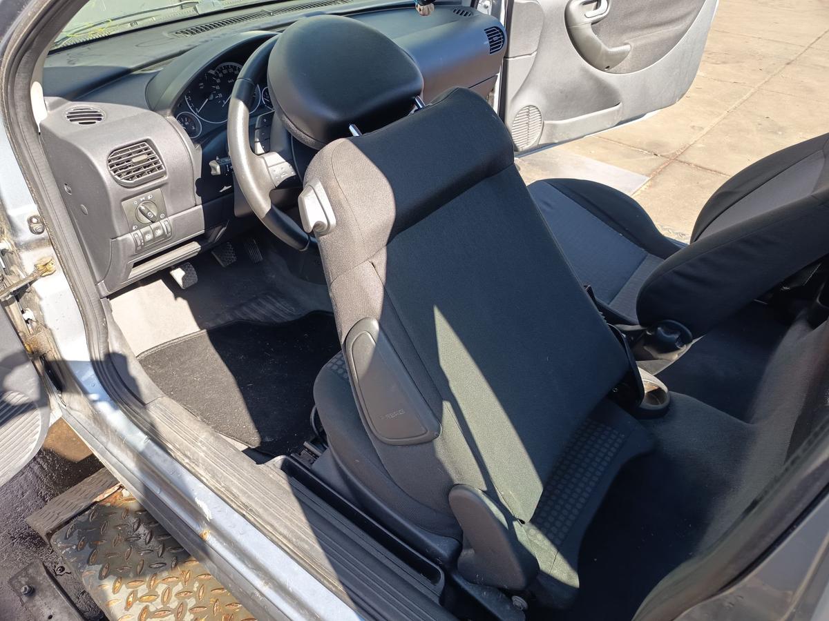 Opel Corsa C original Sitz links Fahrer Stoff anthrazit 3t&uuml;rig Bj 2005