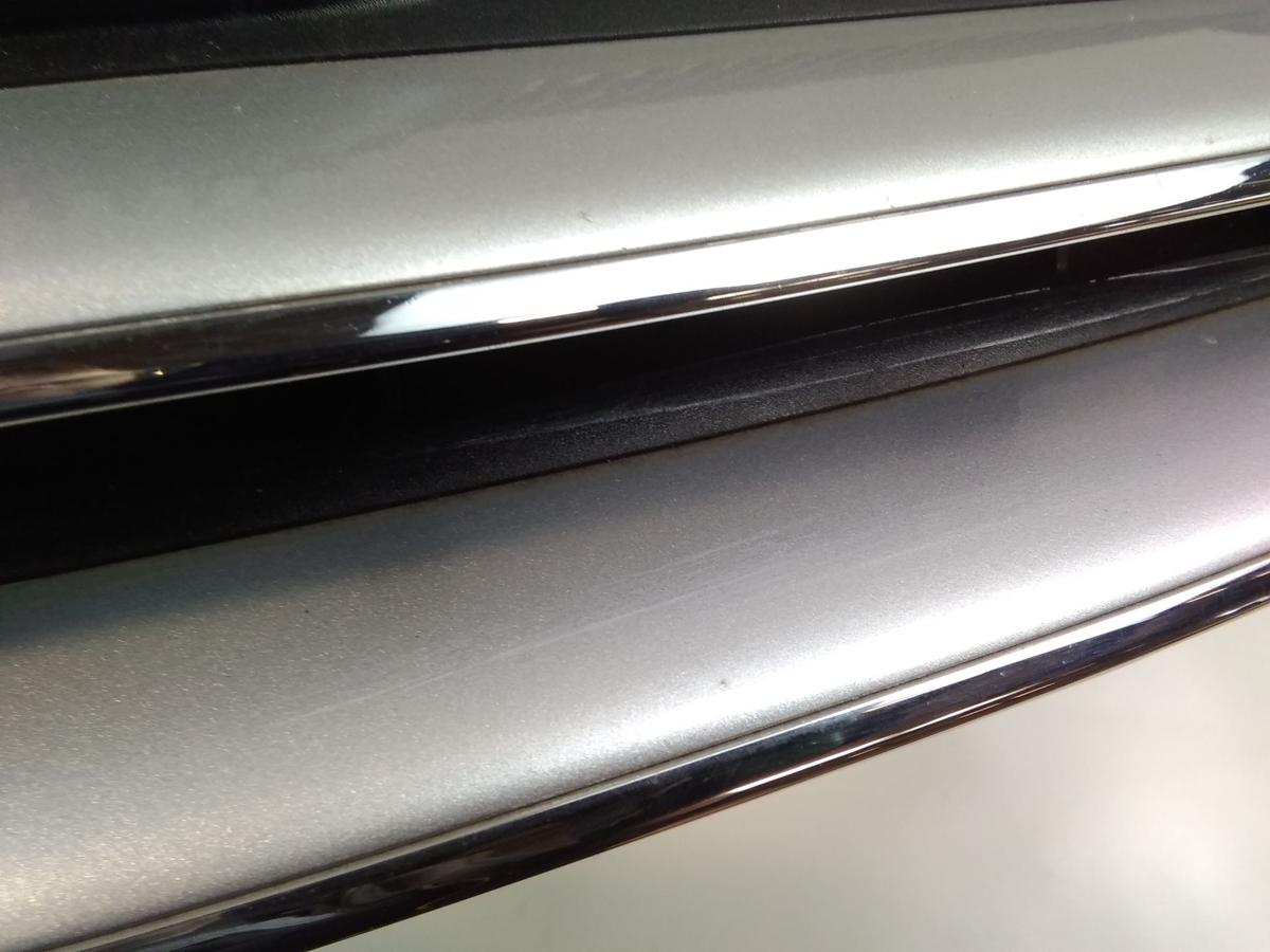 VW Golf 5 1K original K&uuml;hlergrill LA7W reflexsilbermetallic mit Emblem BJ2008