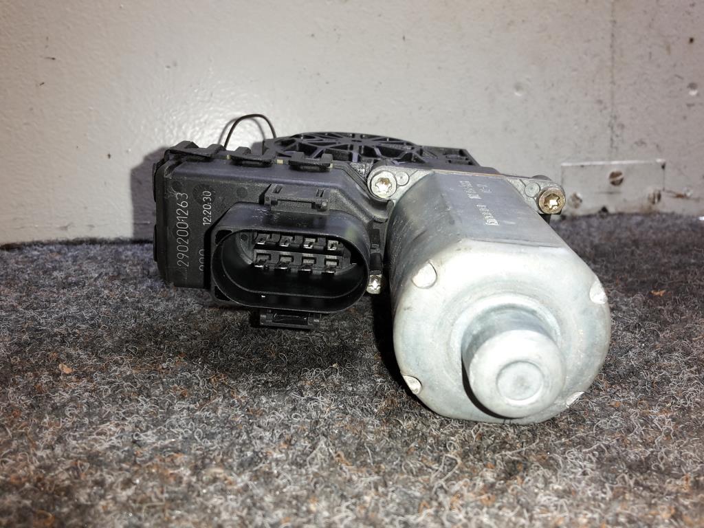 Audi A6 4B BJ 2003 Fensterhebermotor vorn rechts 0130821774, BJ 01-05 Bosch