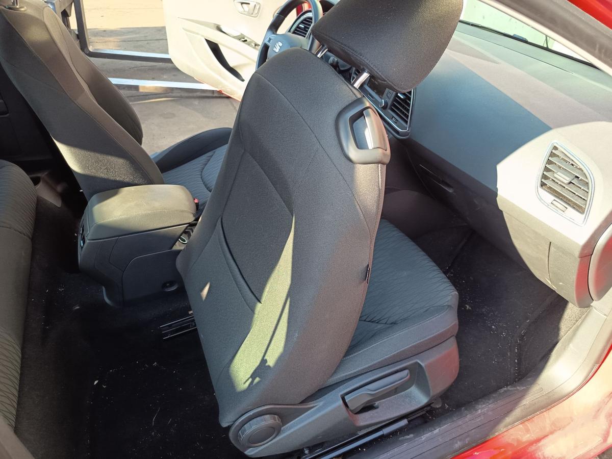Seat Leon III SC 3t&uuml;rer Beifahrersitz vorn rechts Stoff schwarz/anthrazit Bj2014