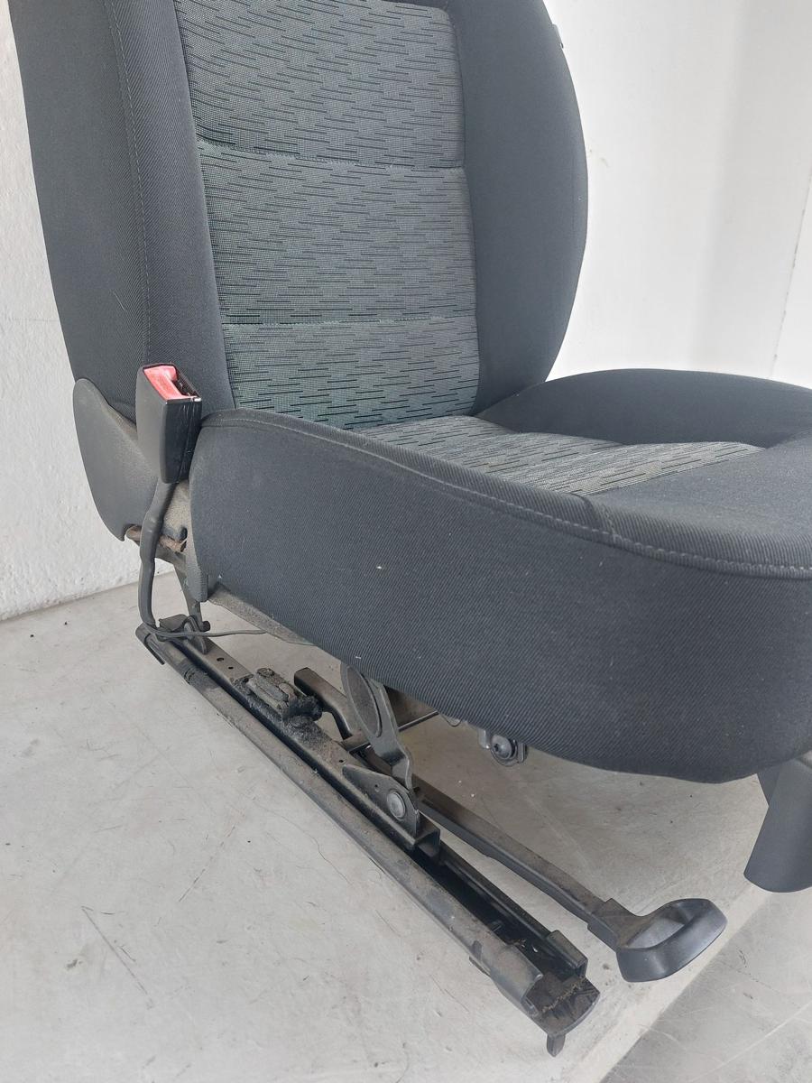 Skoda Octavia 1Z ab09 Sitz vorn links Fahrersitz Stoff OHNE Heizung Autositz
