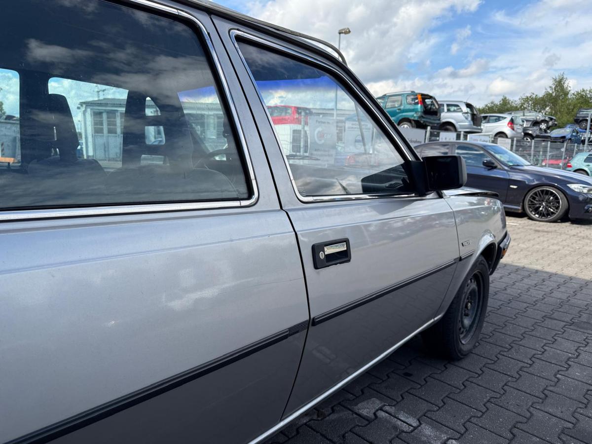 Volvo 340 original Tür vorn rechts silber 5 Türer Rohbau BJ86