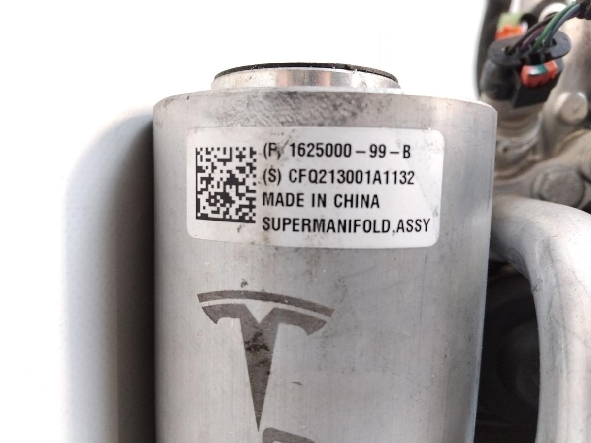 Tesla Model 3 original Wärmtauscher Super Manifold mit Octavalve BJ2019