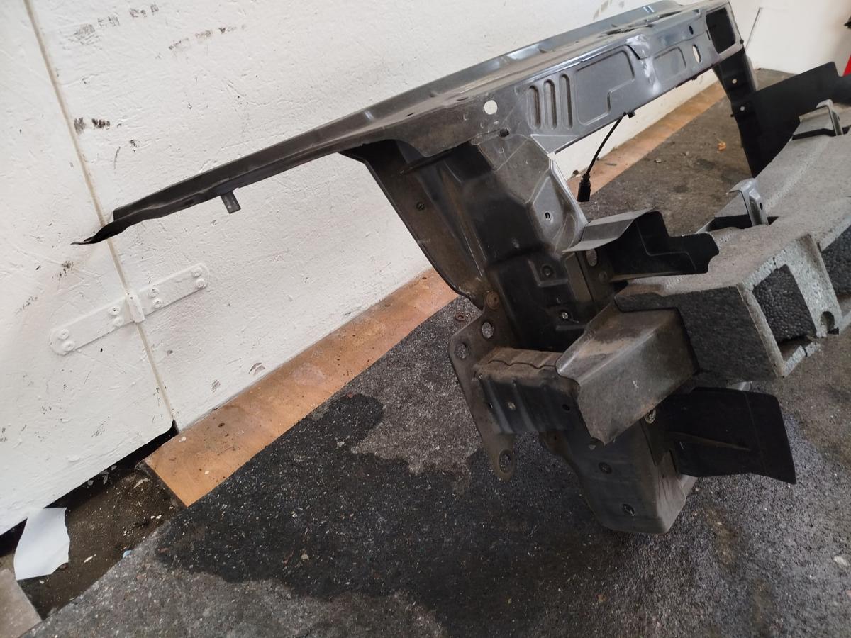 Skoda Roomster Scout 5J Schlosstr&auml;ger Frontmittelteil Frontblech Aufnahme K&uuml;hler