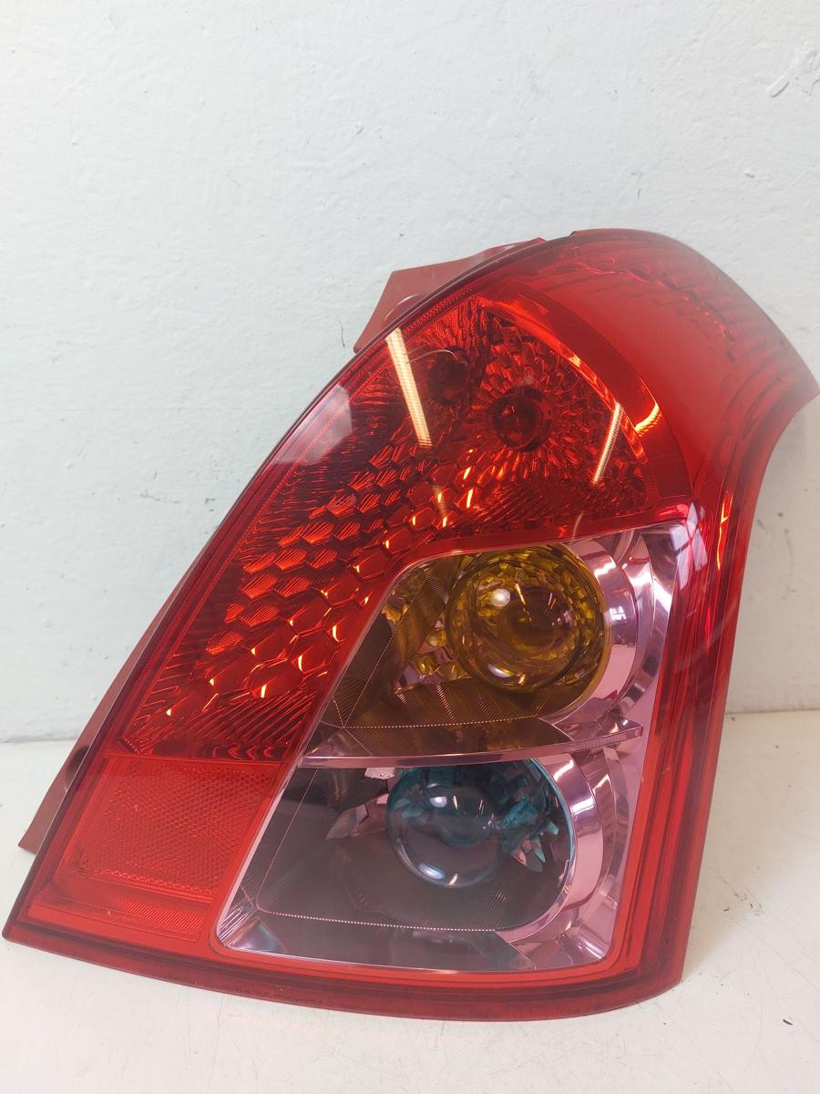 Suzuki Swift Typ MZ/ EZ R&uuml;ckleuchte rechts R&uuml;cklicht Heckleuchte 3 t&uuml;rer OEM