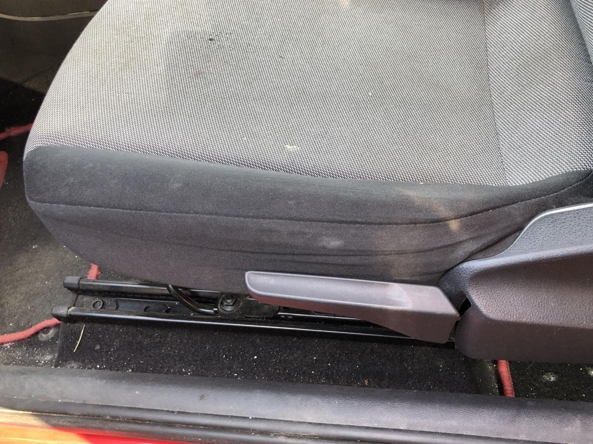 Skoda Citigo Typ AA Sitz vorn links Fahrersitz nur 3 t&uuml;rer Stoff ohne Heizung