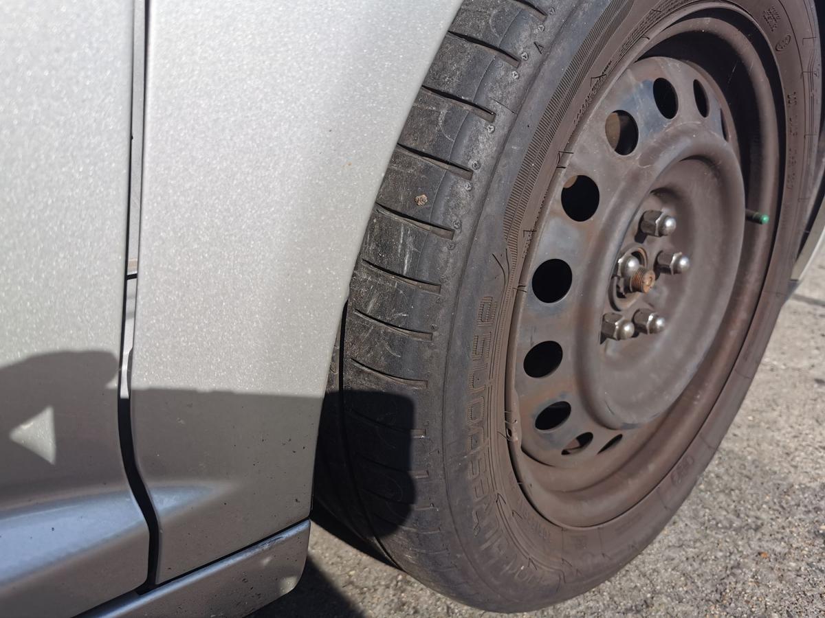 Toyota Avensis T25 Kotflügel Fender Seitenwand vorn rechts 1C0 Radiant Silver