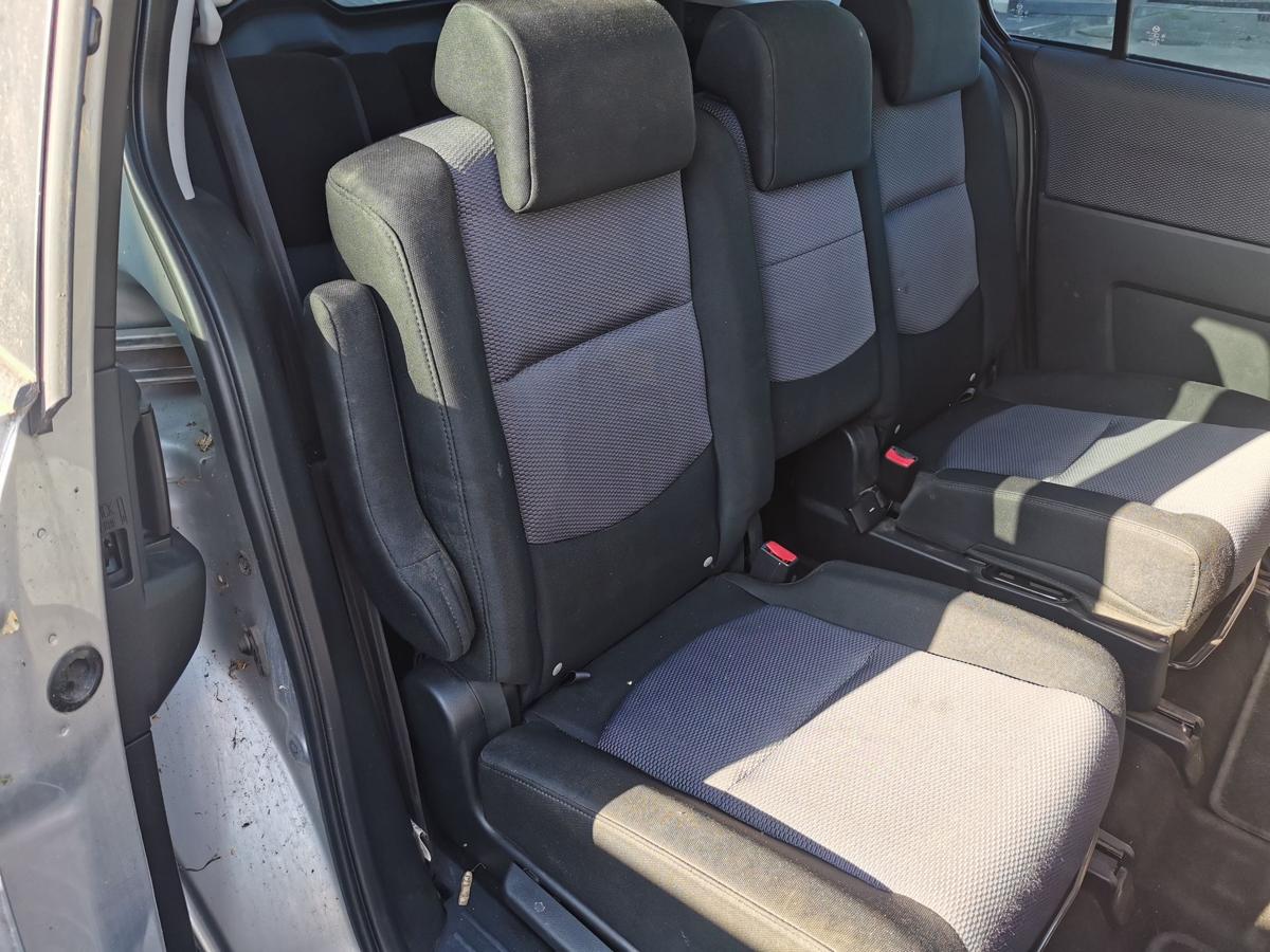 Mazda 5 CR Sitz Autositz Rücksitz mitte rechts 2te Reihe Stoff