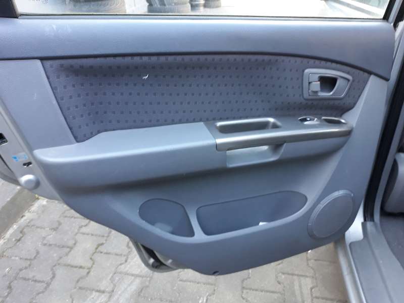 Kia Carens (FC) BJ 2005 Tür hinten links Silber 02-06