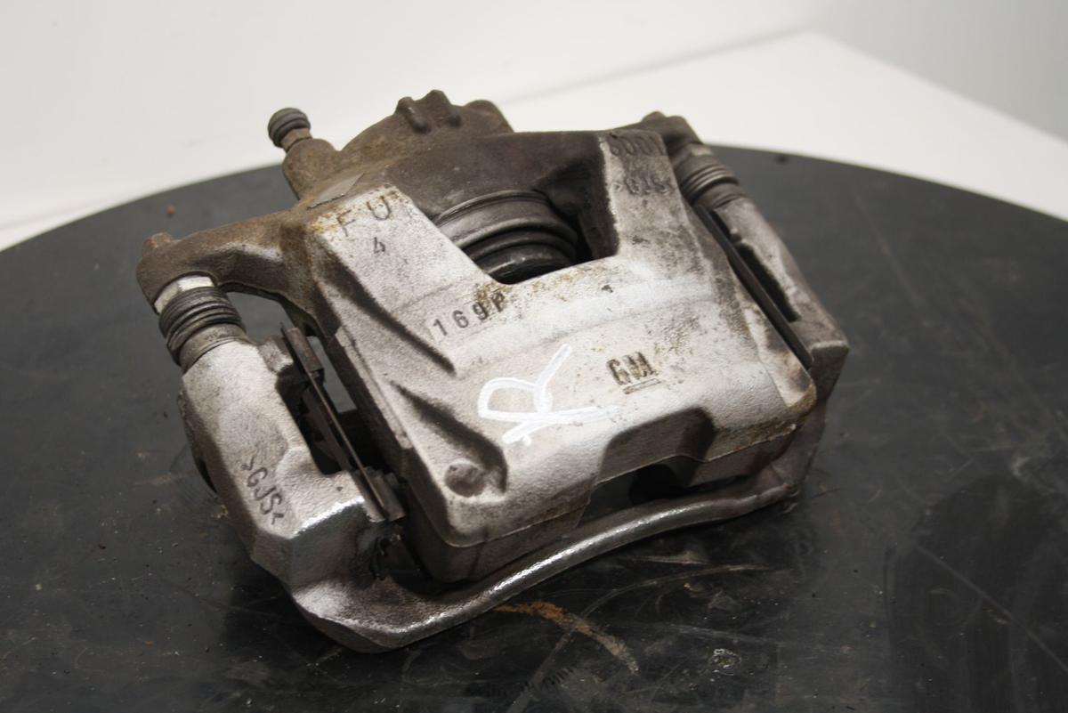 Opel Astra J Sportstourer orig Bremssattel mit Träger vorn rechts Bj 2012